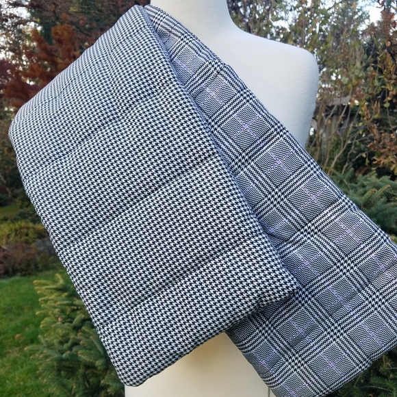 Herringbone Puffy Quilted Keyhole Scarf - Picture 7 of 7